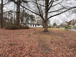 1055 Pinecrest Dr in Forest Park, GA - Building Photo - Building Photo