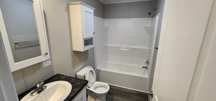 2467 8 Mile Rd in Kawkawlin, MI - Building Photo - Building Photo