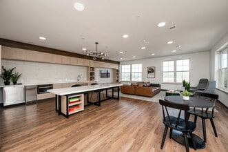 District South in Fishers, IN - Foto de edificio - Interior Photo