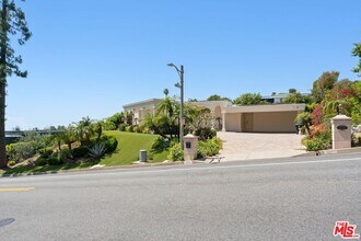 1725 Loma Vista Dr in Beverly Hills, CA - Building Photo - Building Photo