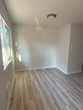 1413 N Oakes St, Unit B in Tacoma, WA - Foto de edificio - Building Photo