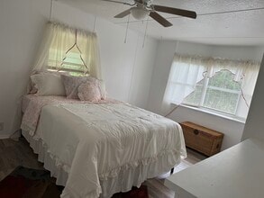 12136 Fairway Ave in Brooksville, FL - Foto de edificio - Building Photo