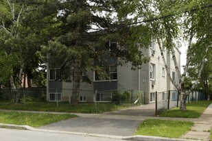 61 Talara Dr in Toronto, ON - Building Photo