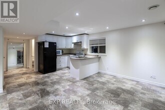 35 Hummingbird Ln in St Thomas, ON - Building Photo - Building Photo