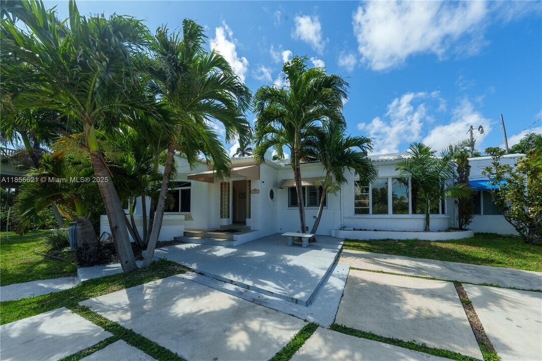 701 Hollywood Blvd in Hollywood, FL - Building Photo