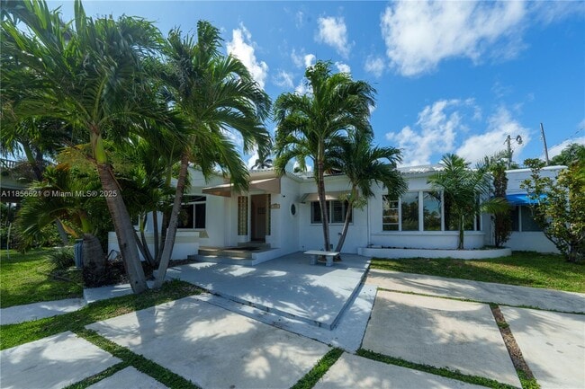 property at 701 Hollywood Blvd