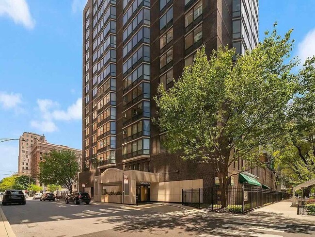 property at 21 W Goethe St