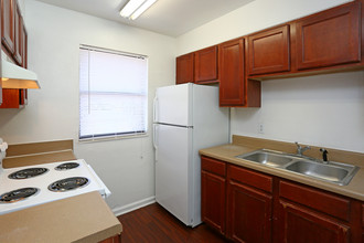 Hickory Hill Apartments in Tallahassee, FL - Building Photo - Interior Photo