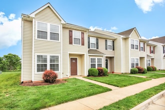 Salem Fields Townhomes in Fredericksburg, VA - Building Photo - Building Photo