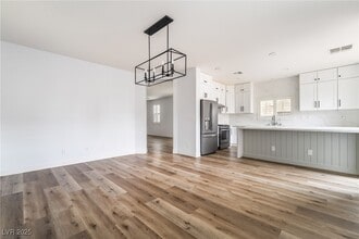 268 Bella Matese Ave in Las Vegas, NV - Building Photo - Building Photo