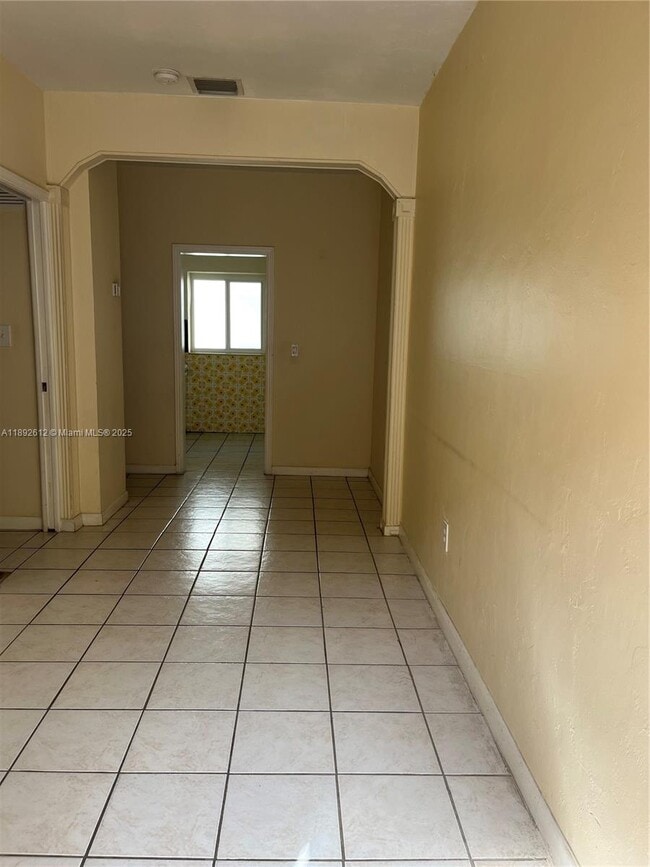1035 SW 3rd St in Miami, FL - Building Photo - Building Photo