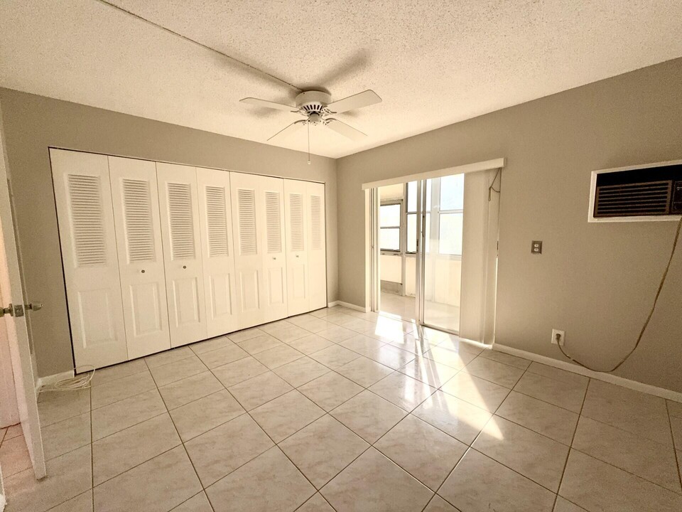 166 Sussex I in West Palm Beach, FL - Building Photo