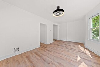 2026 E Kenilworth Pl in Milwaukee, WI - Building Photo - Building Photo