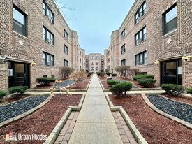 3721 N Pine Grove Ave, Unit M03H in Chicago, IL - Building Photo