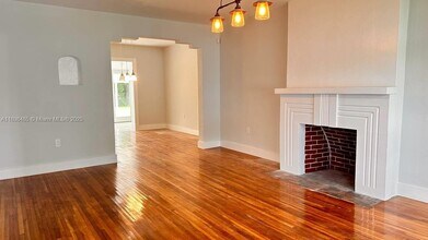 2474 SW 24th Ter in Miami, FL - Building Photo - Building Photo