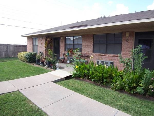 Carver Plaza Apartments in Abilene, TX - Building Photo