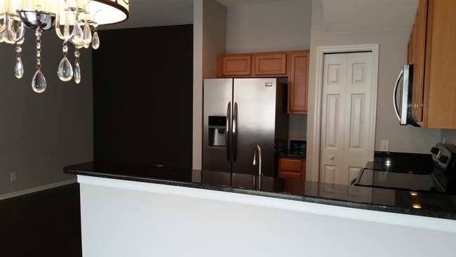 569 Vallance Way NE in St. Petersburg, FL - Foto de edificio - Building Photo