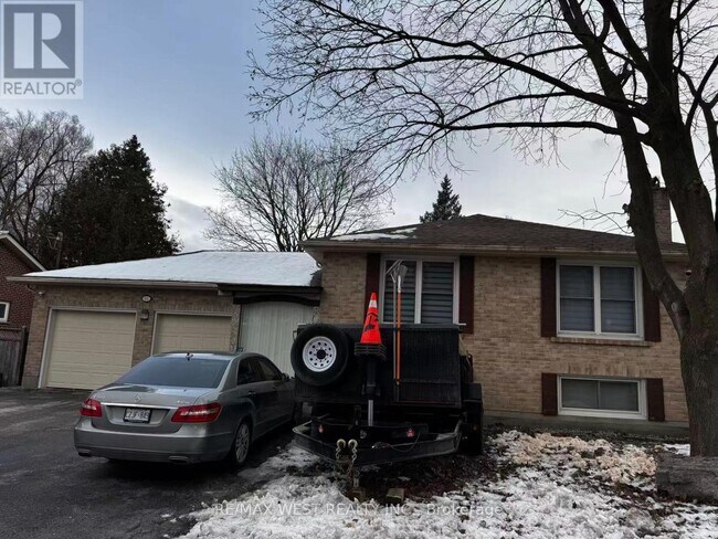 16 Milne Ln in Markham, ON - Building Photo - Building Photo