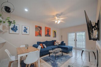 2121 El Paseo St in Houston, TX - Building Photo - Building Photo