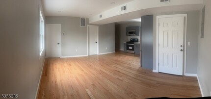 83 Maple Ave in Wallington, NJ - Building Photo - Building Photo