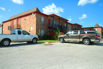 Renwick Square Apartments in Houston, TX - Building Photo - Building Photo