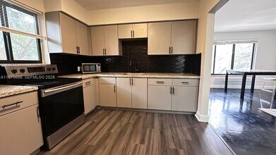 320 SW 29th Rd in Miami, FL - Building Photo - Building Photo