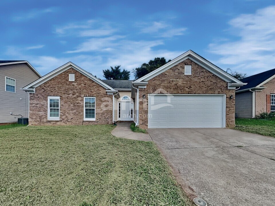 2517 Kanlow Dr in Antioch, TN - Building Photo