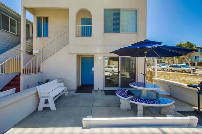 803 El Carmel Pl