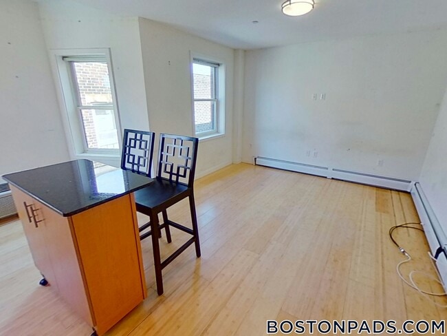 461 Park Dr, Unit 202 in Boston, MA - Foto de edificio - Building Photo