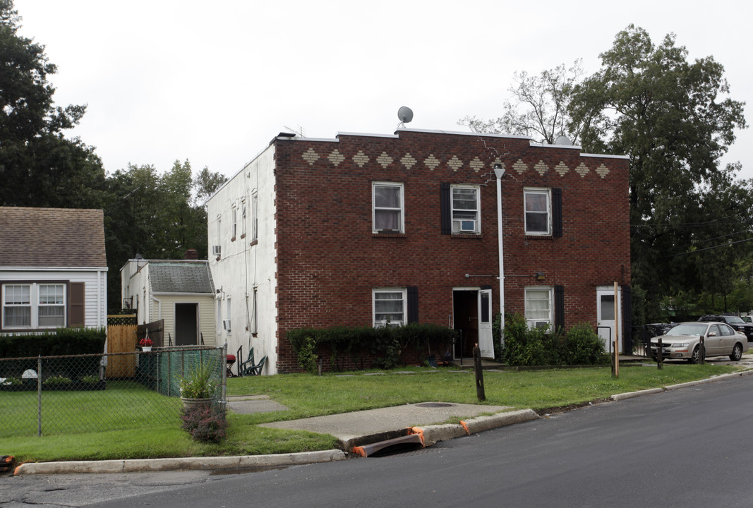 56 W Hills Rd in Huntington Station, NY - Building Photo