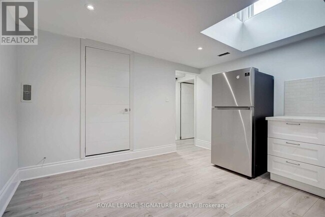 604 A Queen St W in Toronto, ON - Building Photo - Building Photo