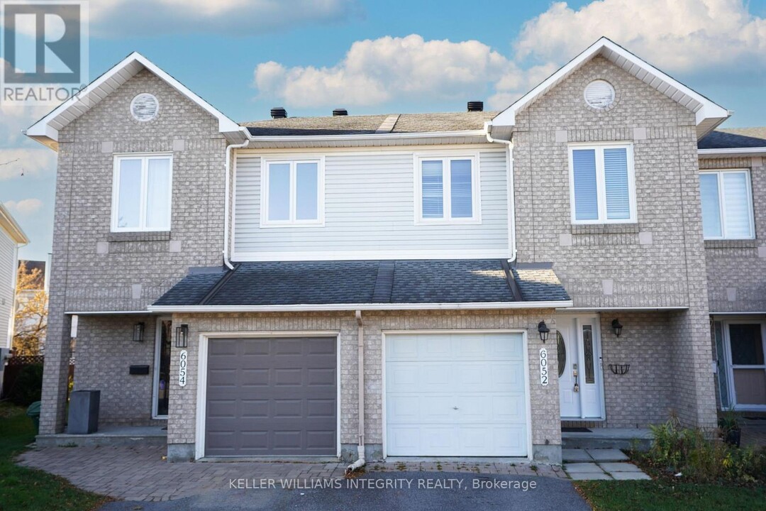 6052 Pineglade Crescent in Ottawa, ON - Building Photo