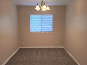 7338 W Midway Ave in Glendale, AZ - Foto de edificio - Building Photo