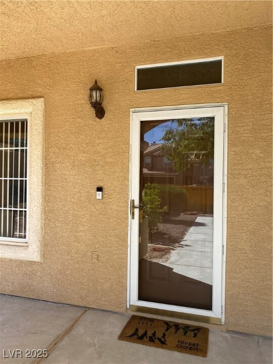 9172 W Viking Rd in Las Vegas, NV - Building Photo