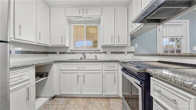 10 Jay Ave in McAllen, TX - Building Photo - Building Photo