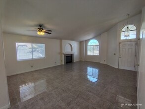 1225 Taramar St in North Las Vegas, NV - Foto de edificio - Building Photo