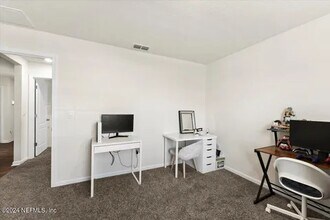 6260 Bucking Bronco Dr in Jacksonville, FL - Building Photo - Building Photo