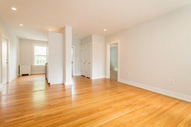 17 Forest St, Unit 31 in Cambridge, MA - Foto de edificio - Building Photo