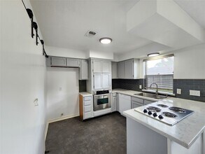 1322 Valley Landing Dr in Katy, TX - Building Photo - Building Photo