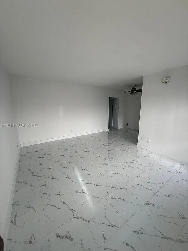 1225 Normandy Dr in Miami Beach, FL - Building Photo - Building Photo