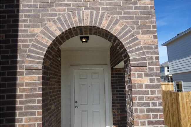 10201 Gertrudis Lp in Austin, TX - Foto de edificio - Building Photo