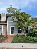 122 Greenbrier Dr in Radford, VA - Building Photo