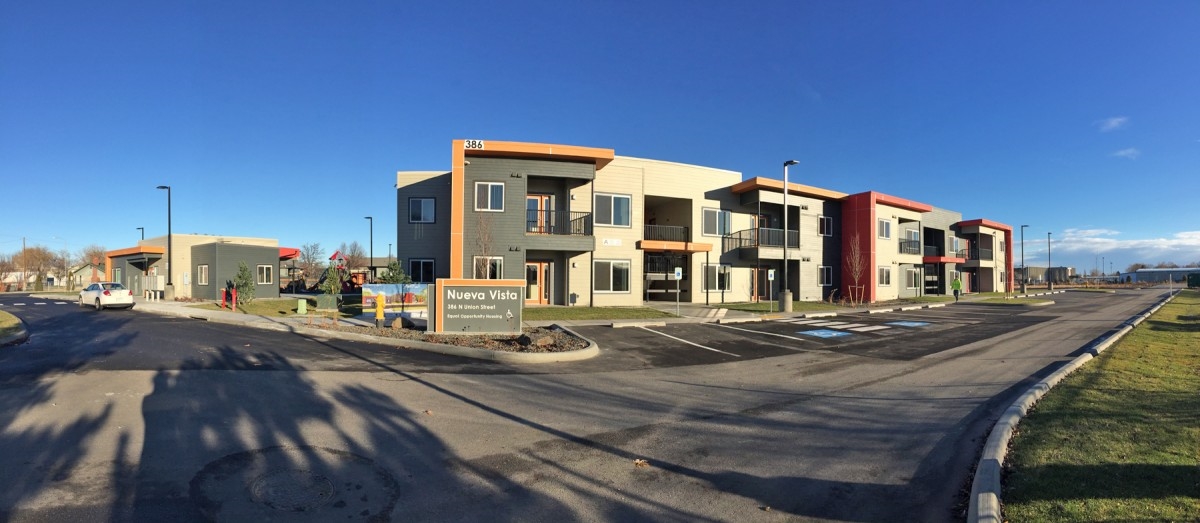 Nueva Vista in Kennewick, WA - Foto de edificio