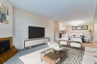 Chancellor Gate in Saskatoon, SK - Building Photo