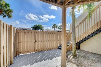 614 Executive Center Dr in West Palm Beach, FL - Building Photo - Building Photo