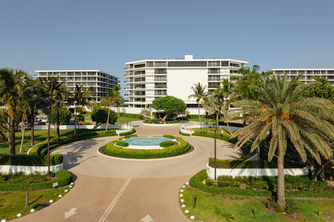 Beach Point Condos in Palm Beach, FL - Building Photo - Building Photo