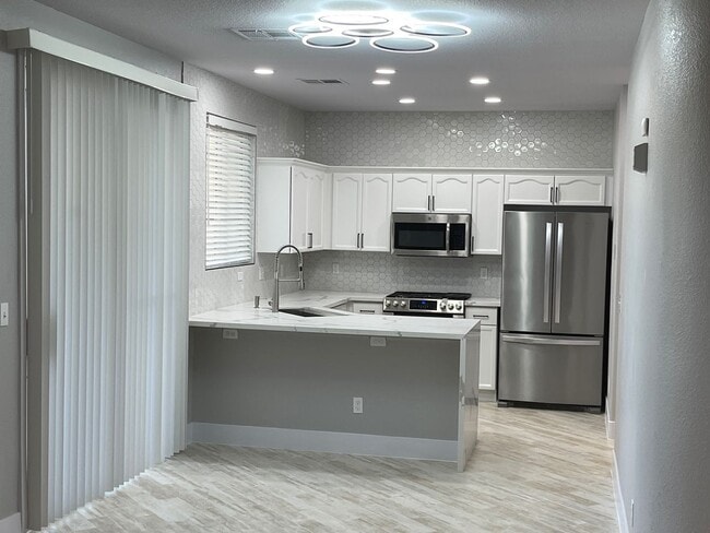 1194 Stormy Valley Rd in Las Vegas, NV - Building Photo - Building Photo