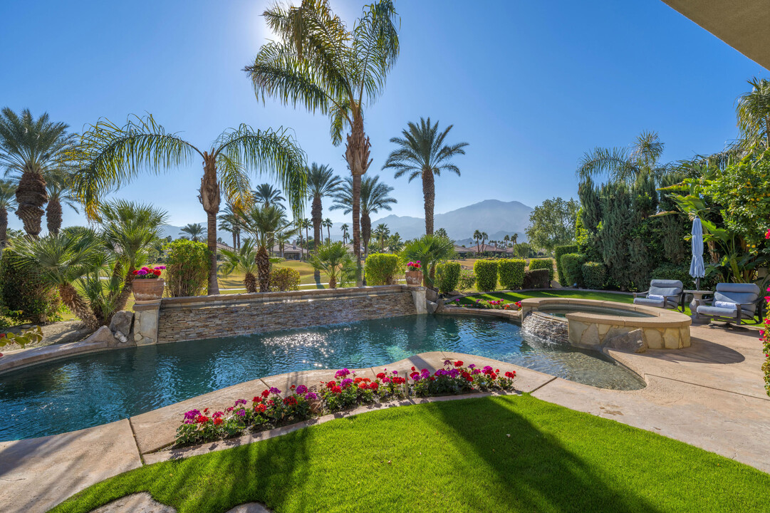 81245 Muirfield Village in La Quinta, CA - Building Photo