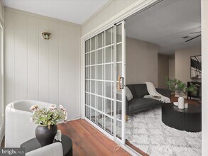 12105 Green Leaf Ct in Fairfax, VA - Building Photo - Building Photo