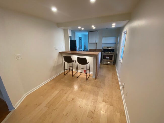 2547 N Oakland Ave, Unit 2547